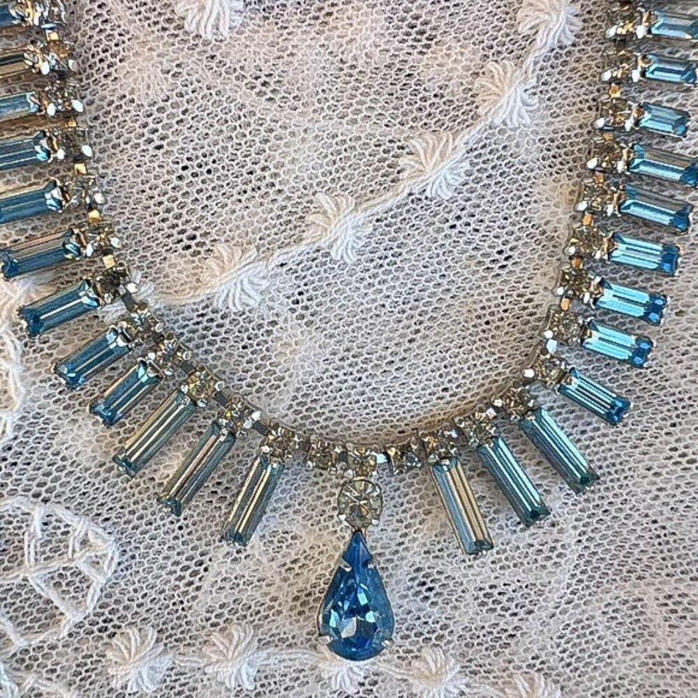 SOLD Vintage 50’s Blue Rhinestone Necklace w/Extender & Original Box - Picture 6 of 15